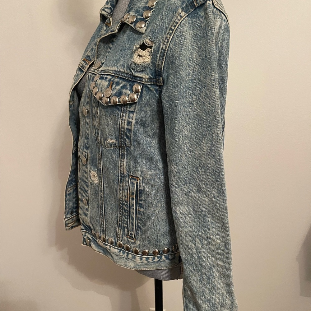 Forever 21 Light Blue Studded Denim Jacket. Size Small - Picture 5 of 15